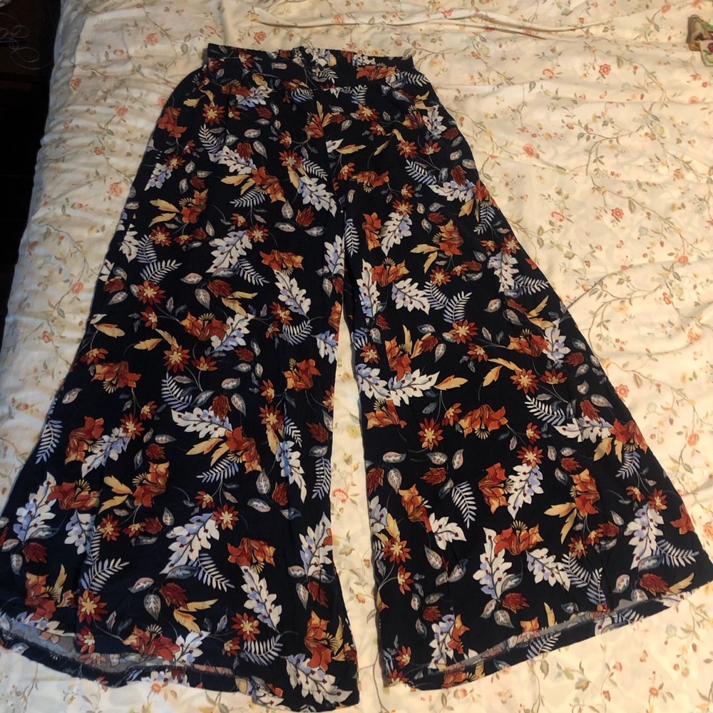 3/$25 Blue and red floral wide leg pants